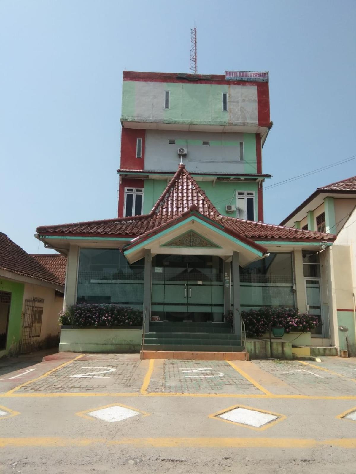 Hotel Krui Syariah Εξωτερικό φωτογραφία